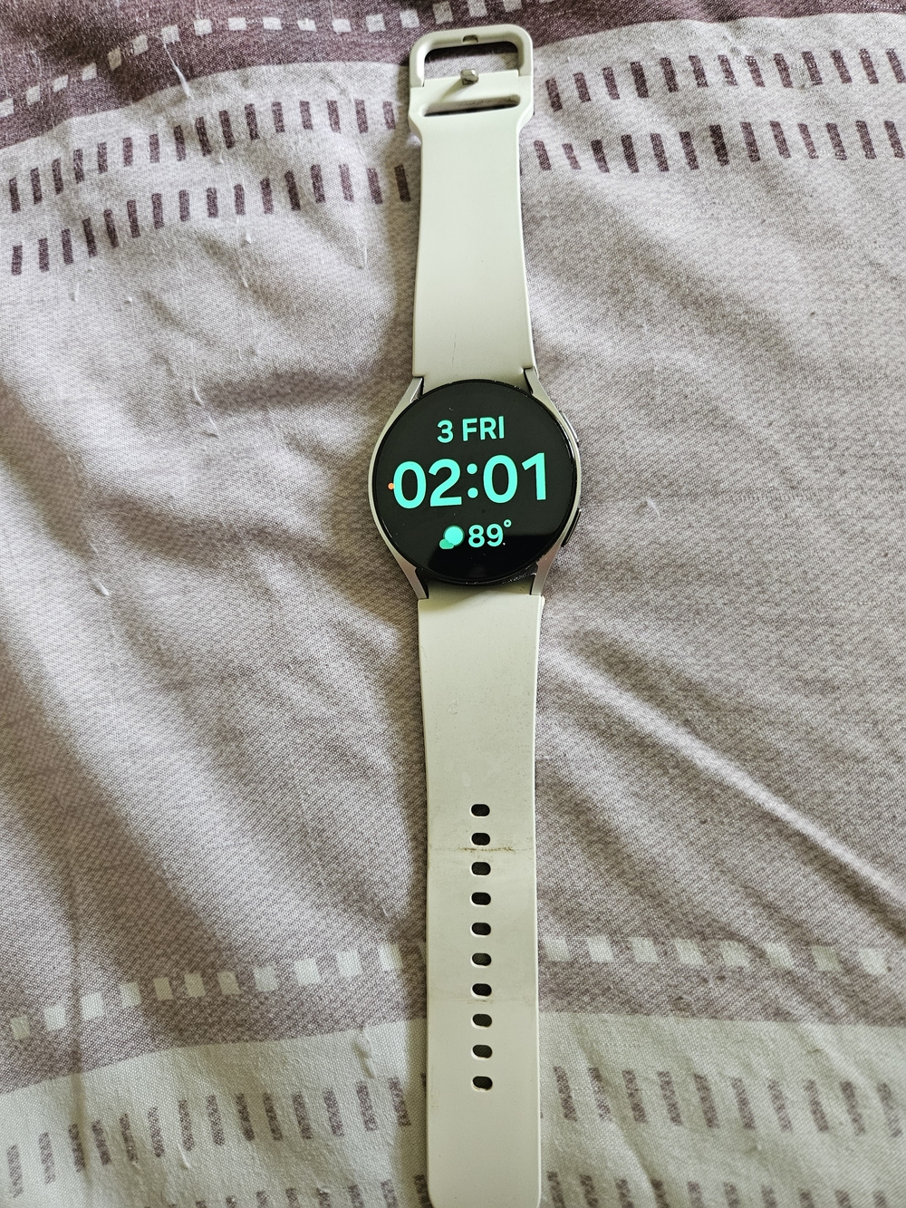 Samsung White Silicone Smartwatch with Round AMOLED Display